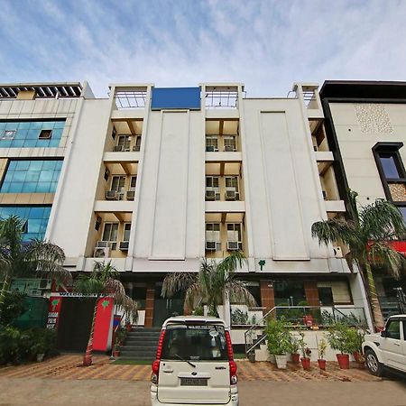 Capital O 32619 Hotel Sugar Palm Gwalior Exteriör bild