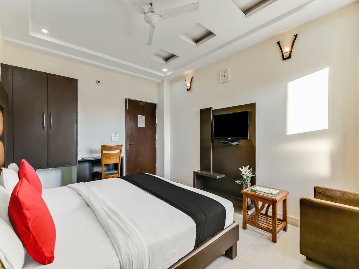 Capital O 32619 Hotel Sugar Palm Gwalior Exteriör bild