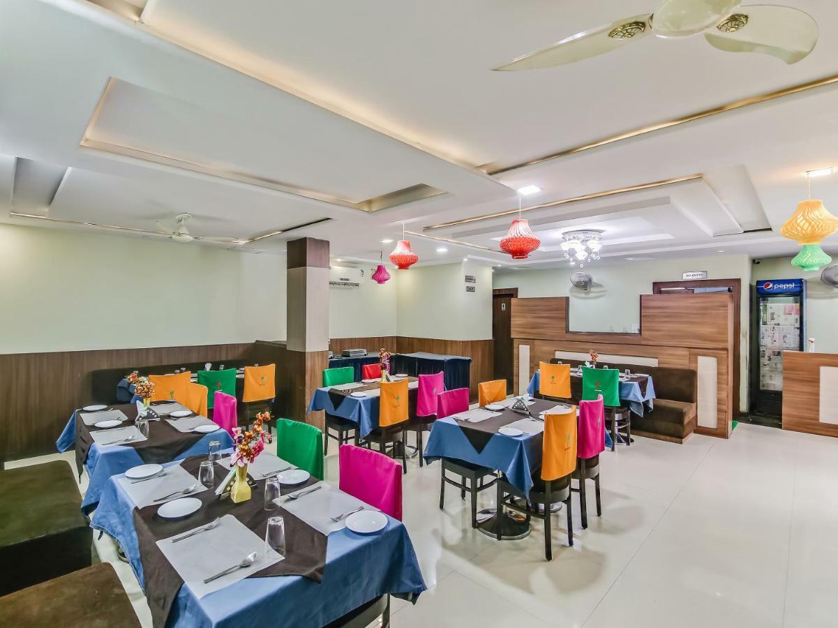 Capital O 32619 Hotel Sugar Palm Gwalior Exteriör bild