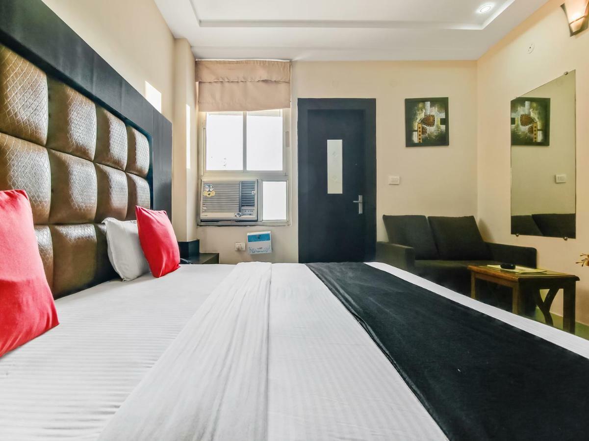 Capital O 32619 Hotel Sugar Palm Gwalior Exteriör bild