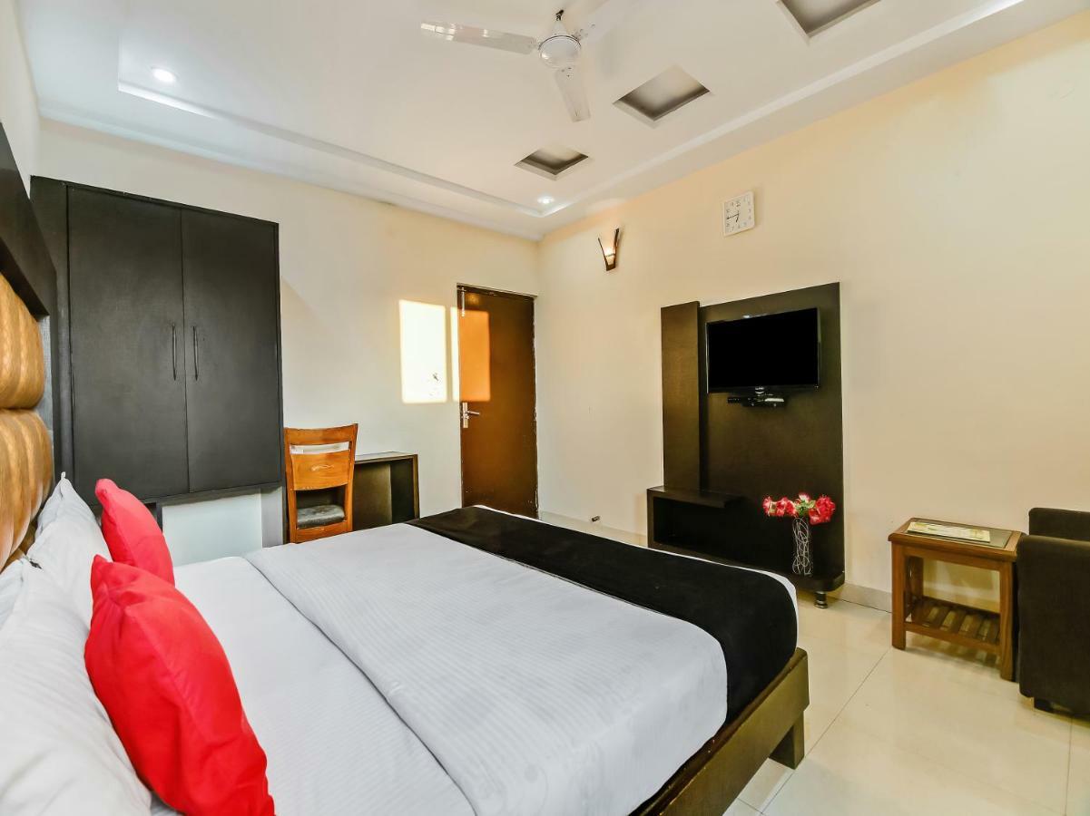 Capital O 32619 Hotel Sugar Palm Gwalior Exteriör bild