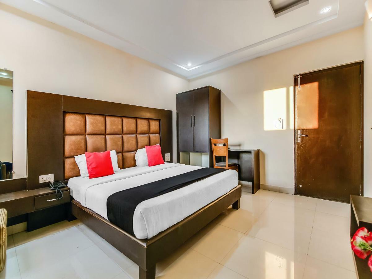 Capital O 32619 Hotel Sugar Palm Gwalior Exteriör bild