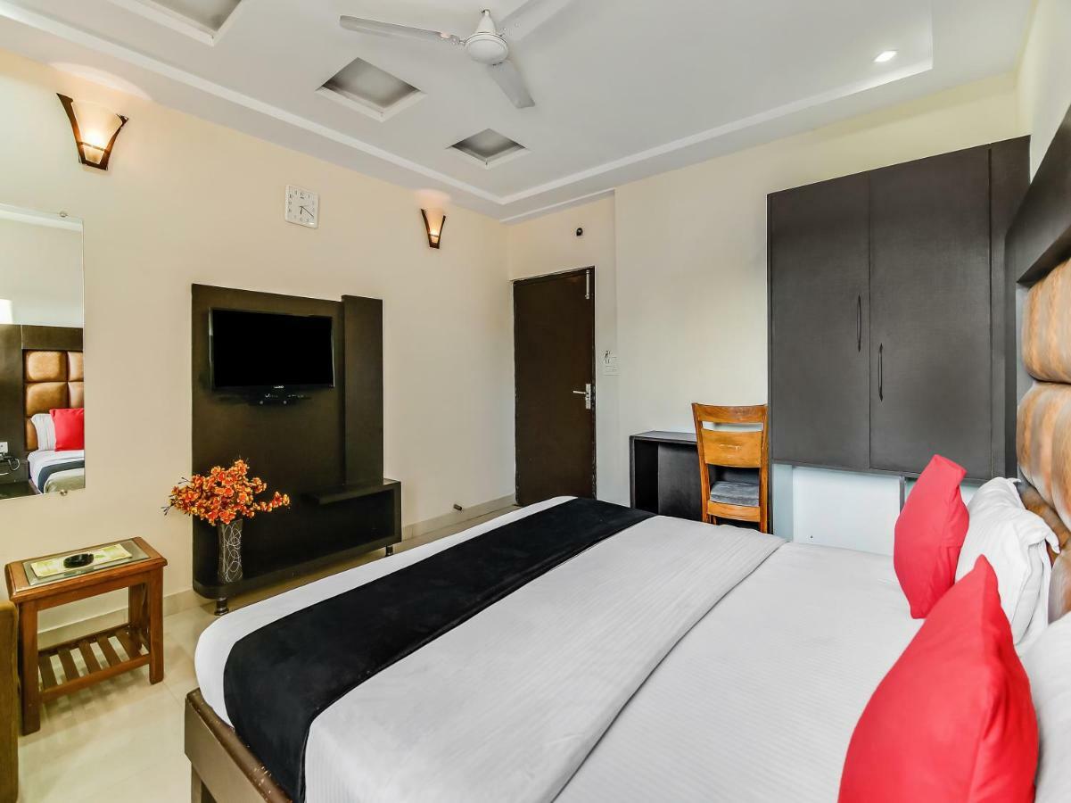Capital O 32619 Hotel Sugar Palm Gwalior Exteriör bild