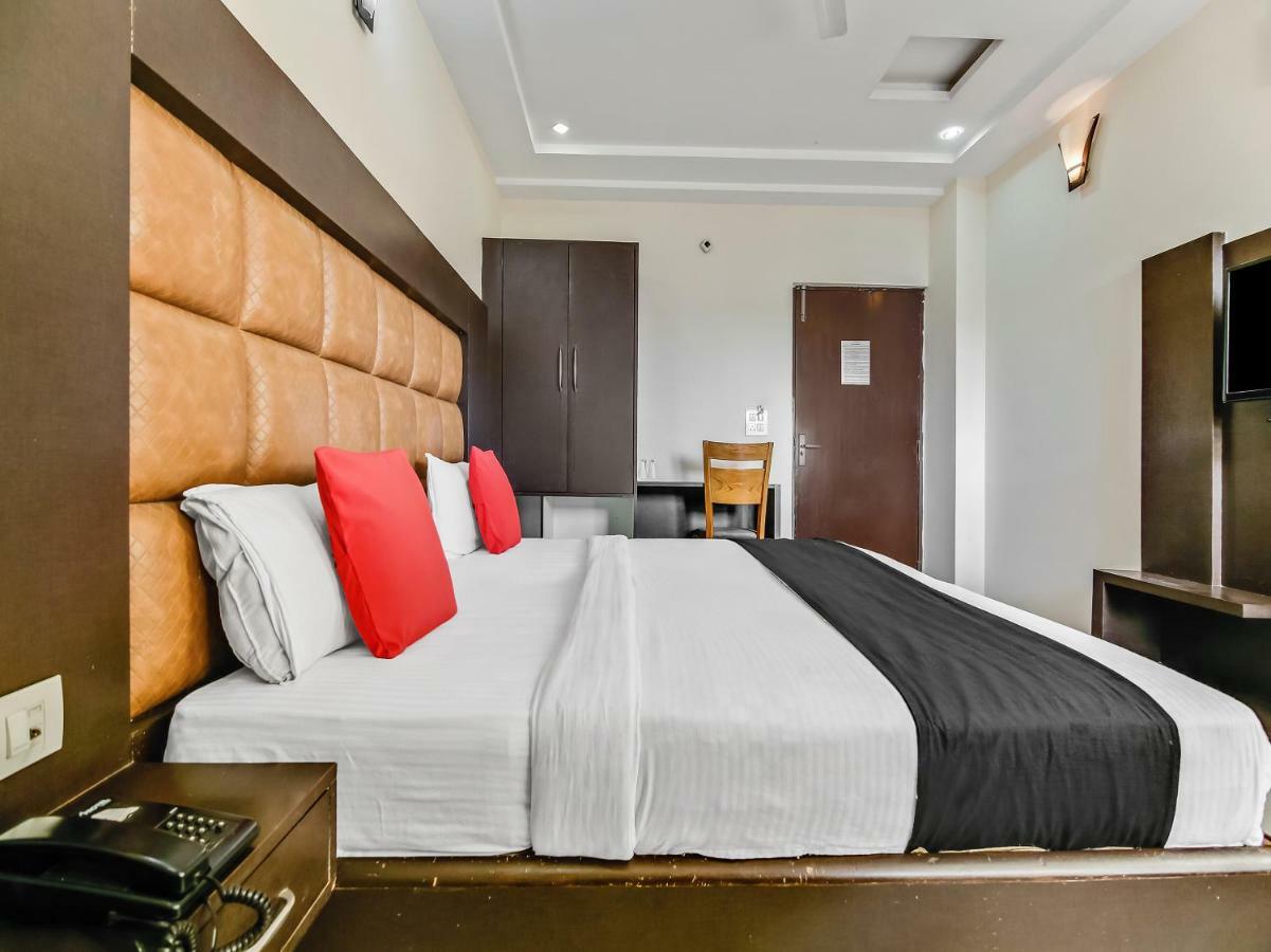 Capital O 32619 Hotel Sugar Palm Gwalior Exteriör bild