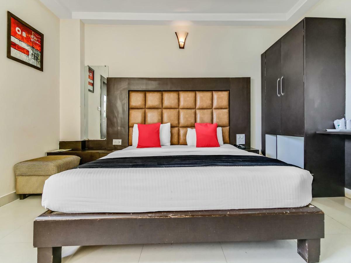 Capital O 32619 Hotel Sugar Palm Gwalior Exteriör bild