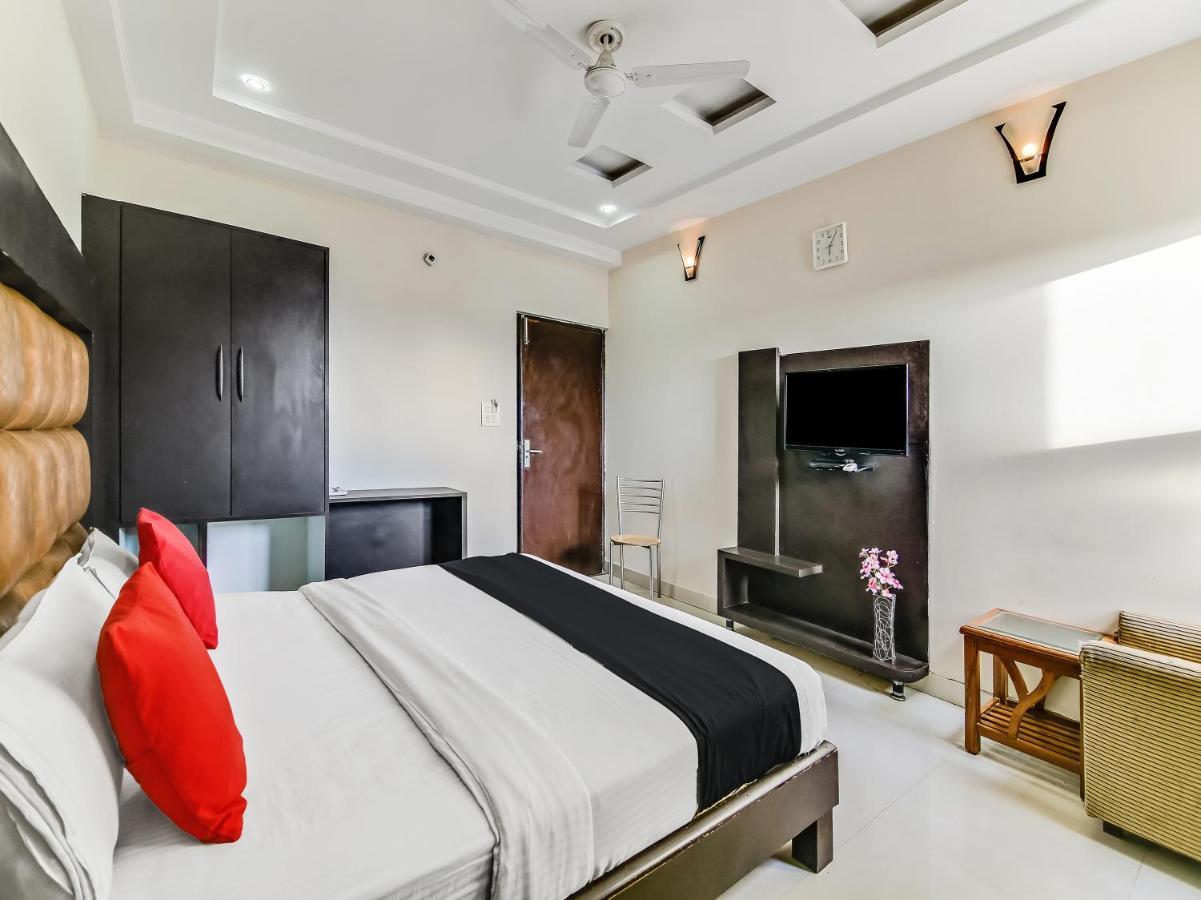 Capital O 32619 Hotel Sugar Palm Gwalior Exteriör bild