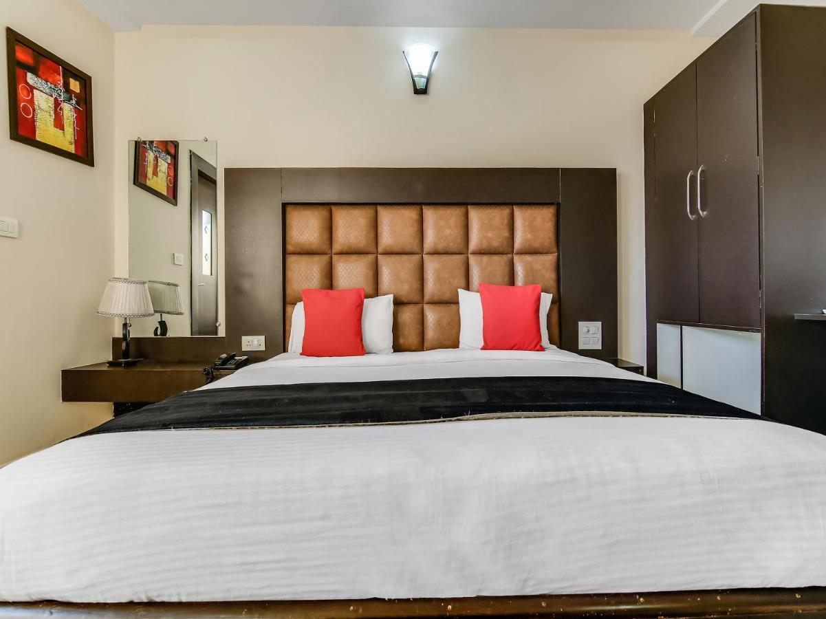 Capital O 32619 Hotel Sugar Palm Gwalior Exteriör bild